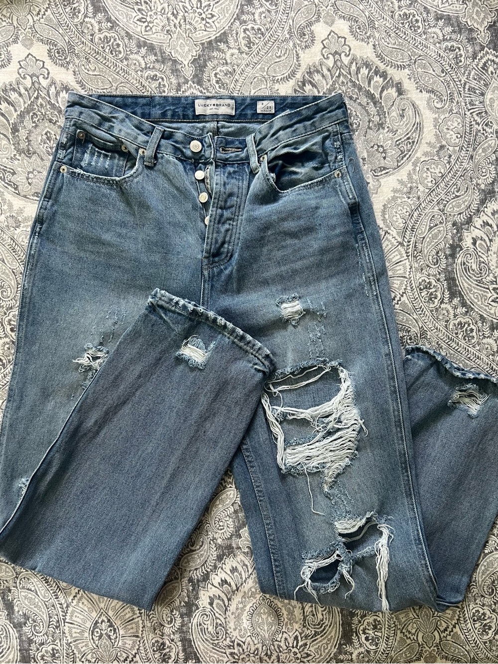 054 - Lucky Brand High Rise 90s Light Blue Distressed Jeans